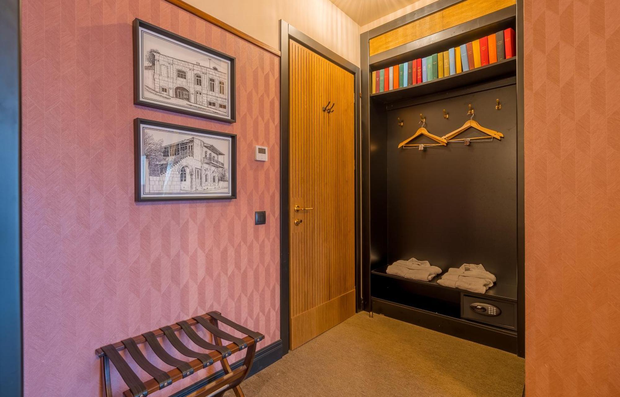 Communal Hotel クタイシ エクステリア 写真